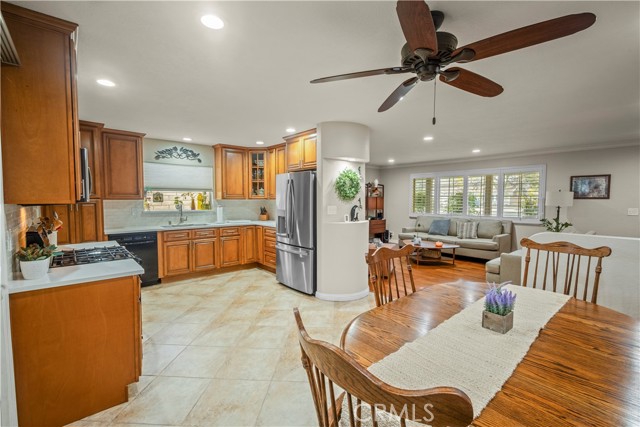 Detail Gallery Image 11 of 50 For 14942 Quill Cir, Huntington Beach,  CA 92647 - 4 Beds | 2 Baths