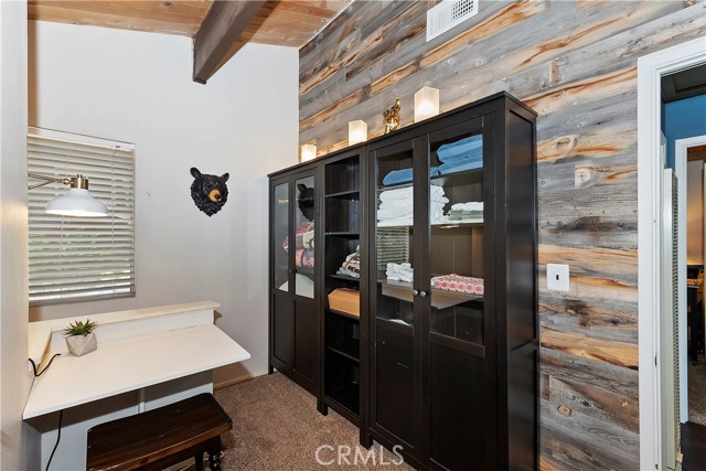 Detail Gallery Image 12 of 31 For 28393 Larchmont Ln, Lake Arrowhead,  CA 92352 - 2 Beds | 2 Baths