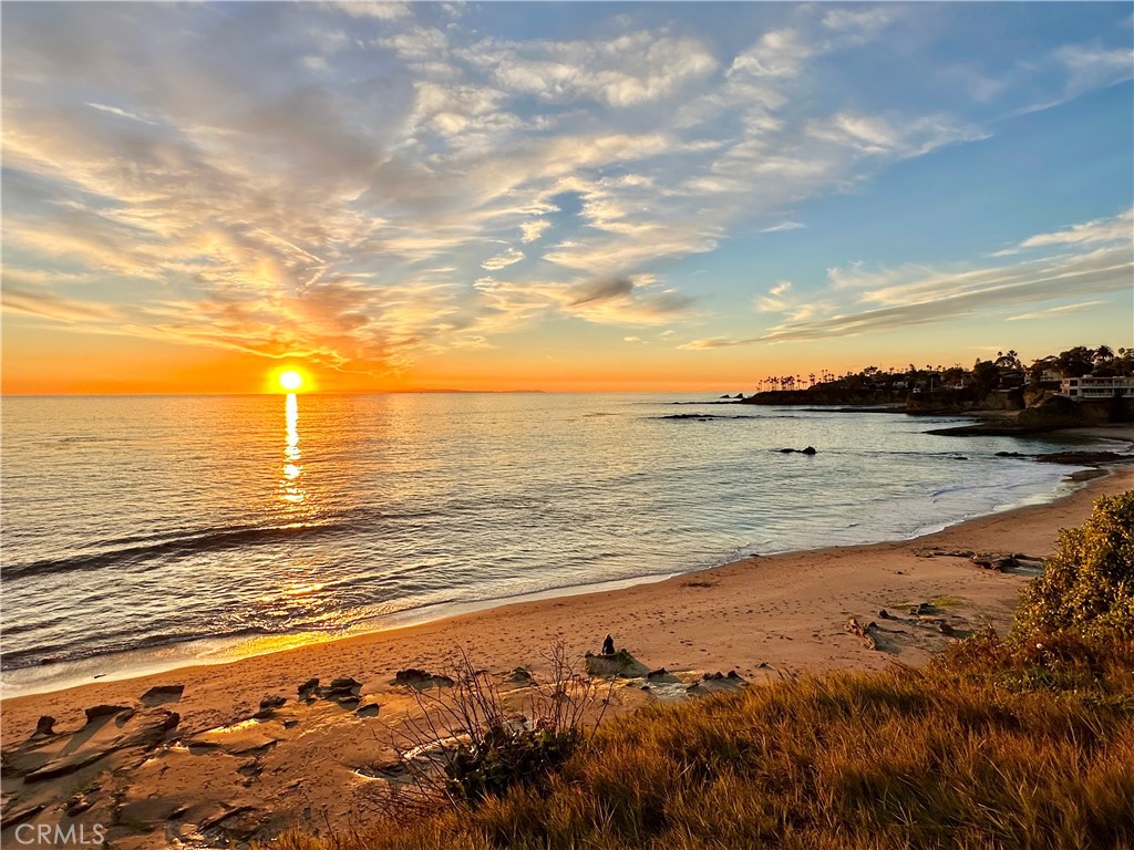 https://media.crmls.org/medias/5077f52f-c937-40cc-ae63-20c723469d24.jpg?preset=X-Large