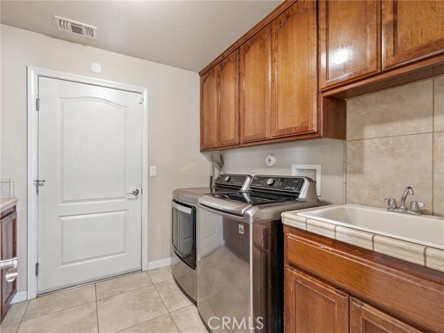 15454 Mustang Avenue, Apple Valley CA: https://media.crmls.org/medias/507840f9-c67f-4251-9e17-289402adc4e6.jpg