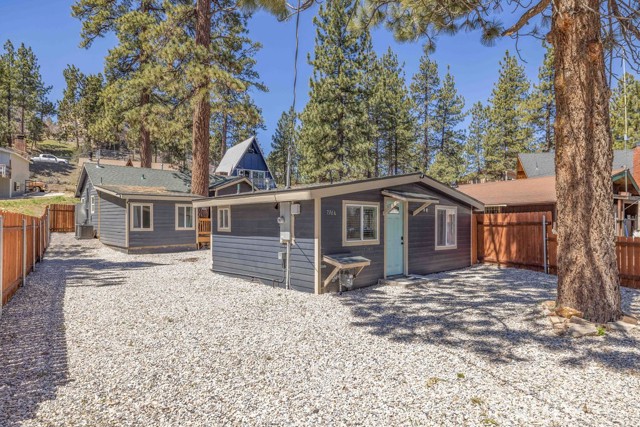 Detail Gallery Image 1 of 35 For 736 W Aeroplane Bld, Big Bear City,  CA 92314 - 3 Beds | 2 Baths