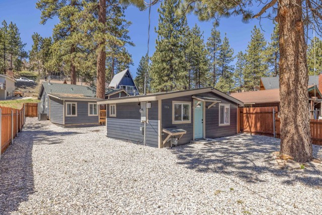 Detail Gallery Image 1 of 35 For 736 W Aeroplane Bld, Big Bear City,  CA 92314 - 3 Beds | 2 Baths