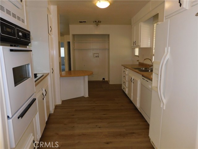 2230 Lake Park Drive, San Jacinto CA: https://media.crmls.org/medias/50795888-4cbb-4c80-8e68-a0a1cd88c36a.jpg