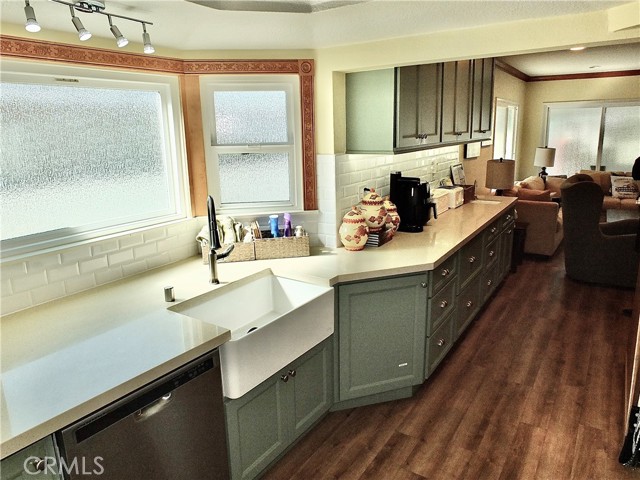 833 Terraine Avenue, Long Beach CA: https://media.crmls.org/medias/5079eb0d-eeae-49dd-88fe-716923f5a8ad.jpg