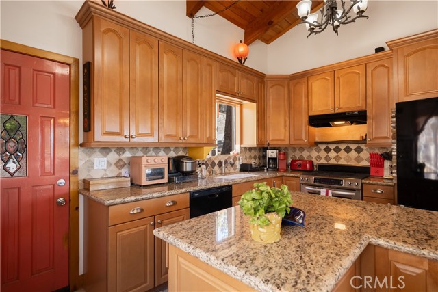 Detail Gallery Image 12 of 42 For 39563 Raccoon Dr, Fawnskin,  CA 92333 - 2 Beds | 2 Baths