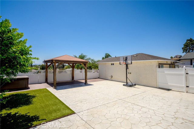 8337 Valecrest Drive, Sun Valley CA: https://media.crmls.org/medias/507a47c8-9eb5-45f7-8fbc-6c886d8d21bc.jpg