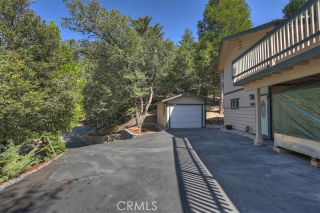 815 Chamois, Crestline, CA 92325