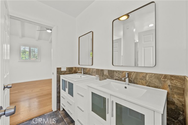 4919 Dunsmore Avenue, La Crescenta CA: https://media.crmls.org/medias/507a8c94-4be5-41e7-9091-3859509c63e1.jpg