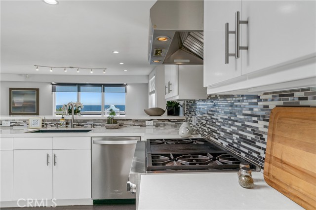 Detail Gallery Image 11 of 47 For 301 16th St, Manhattan Beach,  CA 90266 - 6 Beds | 7 Baths