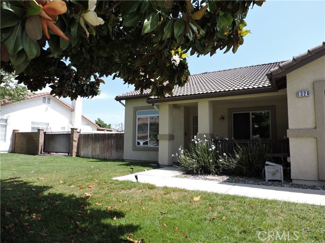 1326 Janes Way, Colton CA: https://media.crmls.org/medias/507c2388-3d35-4a1a-b128-3f7942ed6d4c.jpg