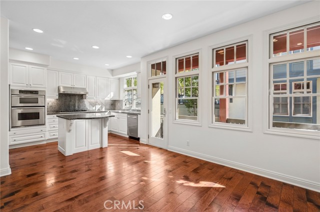 Detail Gallery Image 10 of 26 For 2676 Bungalow Pl, Corona Del Mar,  CA 92625 - 3 Beds | 2/1 Baths