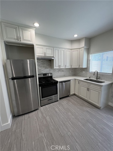 Detail Gallery Image 13 of 15 For 460 Arnaz Dr, Beverly Hills,  CA 90048 - 2 Beds | 2 Baths