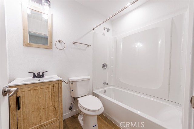 Detail Gallery Image 13 of 27 For 11839 1/2 Runnymede, North Hollywood,  CA 91605 - 4 Beds | 4 Baths