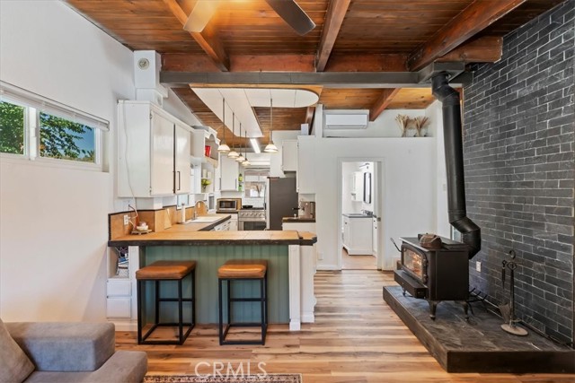 1946 Desert Front Road, Wrightwood CA: https://media.crmls.org/medias/507fd731-726e-4f46-9f33-edad101b7ce7.jpg