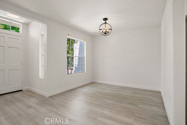 118 Oxford, Irvine CA: https://media.crmls.org/medias/508081eb-05be-4108-9c4c-0bd1e9bee50f.jpg