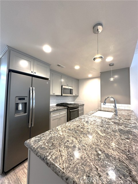 Detail Gallery Image 13 of 18 For 11630 Warner #414,  Fountain Valley,  CA 92708 - 2 Beds | 1/1 Baths