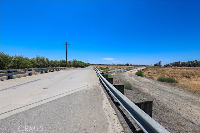 1777 Bird, Livingston CA: https://media.crmls.org/medias/50819dc4-e27d-4616-a475-2f3663a8cc95.jpg