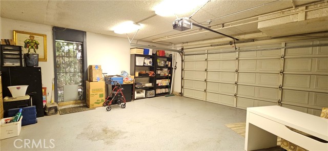 2242 Oak Crest Drive, Riverside CA: https://media.crmls.org/medias/5081dfbe-59da-4dd7-9c72-a61a1f414108.jpg