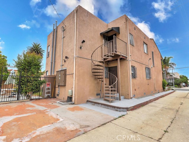 4523 East 3rd Street, Long Beach CA: https://media.crmls.org/medias/50820c1b-f8e3-4b86-8bad-c0343fc8a310.jpg