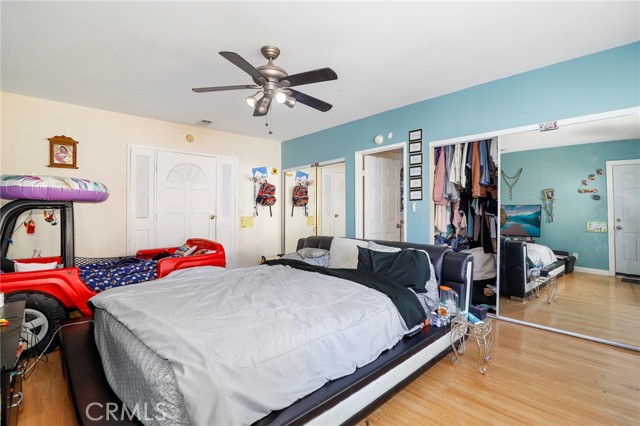 7545 White Oak Avenue, Reseda CA: https://media.crmls.org/medias/50822967-cf9b-440b-86f1-039d10e9bbea.jpg