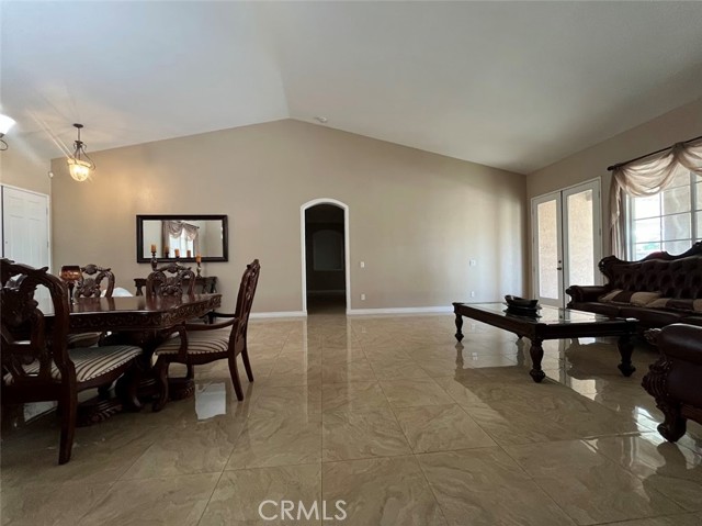 10072 Berkshire Drive, Jurupa Valley CA: https://media.crmls.org/medias/50833020-7b06-4a8b-b1aa-bace517ac69b.jpg