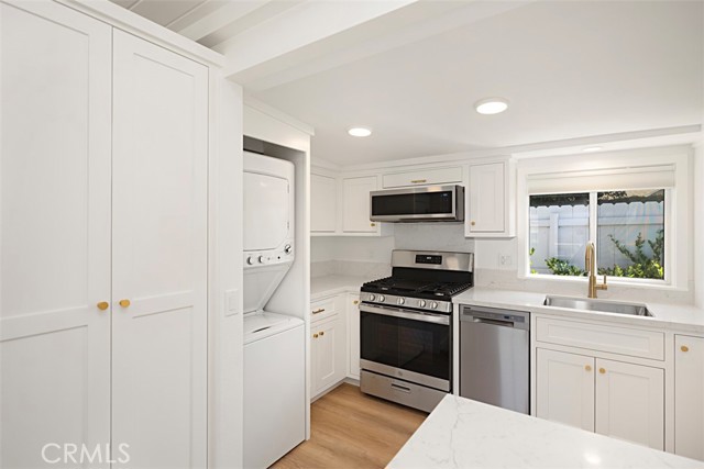Detail Gallery Image 7 of 11 For 651 Glenneyre, Laguna Beach,  CA 92651 - 2 Beds | 1 Baths