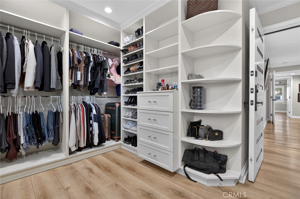 https://media.crmls.org/medias/5083b3dd-2251-46b3-9305-7f23905cd777.jpg?preset=X-Large