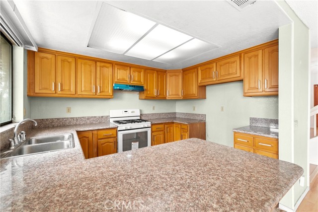 Detail Gallery Image 10 of 21 For 1126 Pebblewood, Diamond Bar,  CA 91765 - 4 Beds | 2/1 Baths