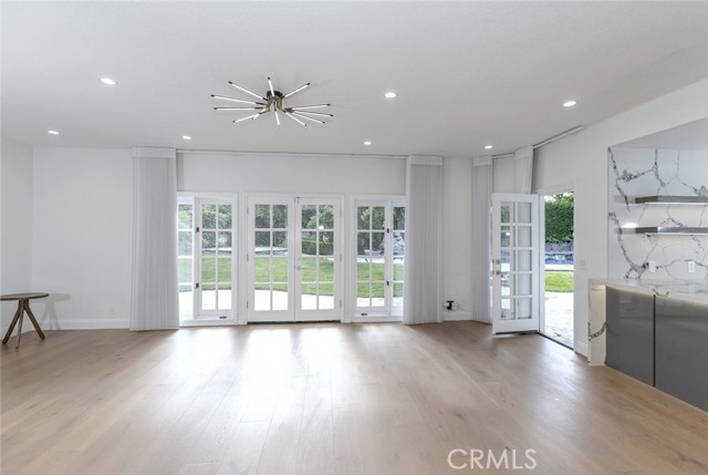 6037 Little Oak Lane, Woodland Hills CA: https://media.crmls.org/medias/5084db34-f4f2-4bc3-820f-304e4c91c9fb.jpg