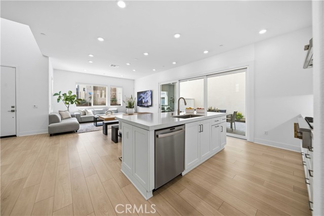 Detail Gallery Image 12 of 69 For 27516 Golden Currant Pl, Valencia,  CA 91381 - 4 Beds | 4/1 Baths