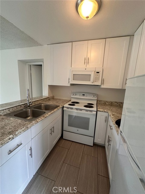 Detail Gallery Image 3 of 7 For 4060 Huerfano #126,  San Diego,  CA 92117 - 0 Beds | 1 Baths