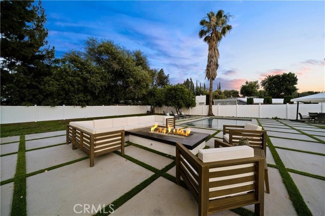 5702 Lubao Avenue, Woodland Hills CA: https://media.crmls.org/medias/5086fc42-7ab2-4d2e-95ad-4a15bf1b555a.jpg