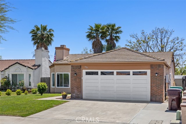 39769 Sunrose Dr, Murrieta CA: https://media.crmls.org/medias/5087bc6c-8baf-418d-ab40-a70030ac3a46.jpg