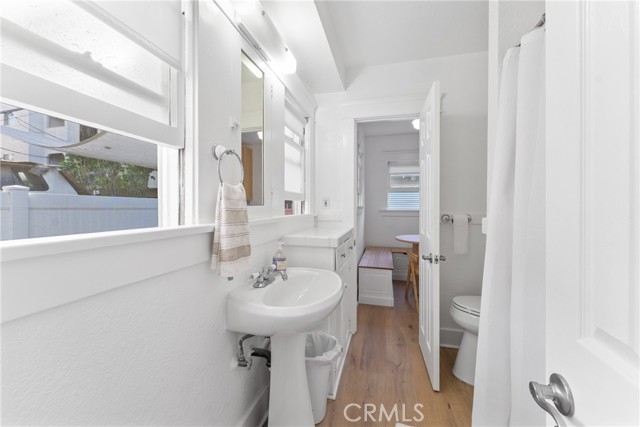 Detail Gallery Image 7 of 12 For 1724 E 8th, Long Beach,  CA 90813 - 2 Beds | 1 Baths