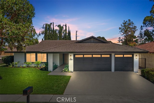 13762 Palace Way, Tustin CA: https://media.crmls.org/medias/5088fbdf-ec89-4b5b-a85f-fda2be296d20.jpg
