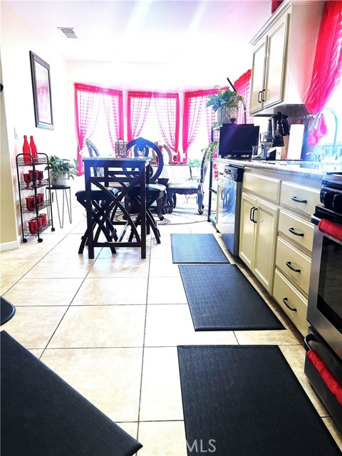 Detail Gallery Image 12 of 25 For 6168 W Scott Ave, Fresno,  CA 93723 - 4 Beds | 2/1 Baths