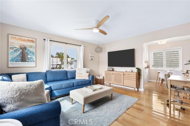 Detail Gallery Image 31 of 52 For 337 10th, Manhattan Beach,  CA 90266 - 5 Beds | 3/1 Baths