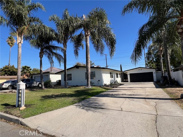 Detail Gallery Image 1 of 10 For 7061 Newbury Ave, San Bernardino,  CA 92404 - 4 Beds | 2 Baths