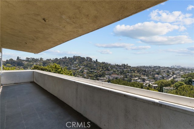 2067 Mayview Drive, Los Angeles CA: https://media.crmls.org/medias/508a06f6-32fe-4f1d-a17e-48b6368d2bfb.jpg