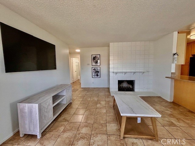 Detail Gallery Image 10 of 21 For 17102 Emerald, Huntington Beach,  CA 92647 - 3 Beds | 2 Baths
