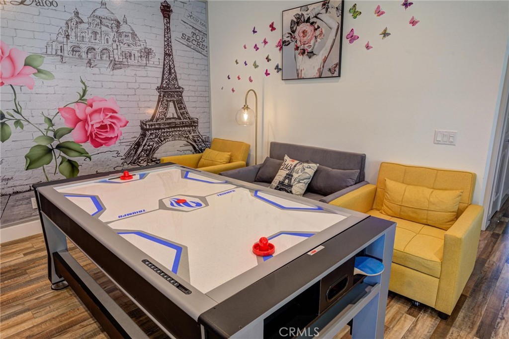 https://media.crmls.org/medias/508b4fb6-74c1-4249-88ca-06b19d8b1c14.jpg?preset=X-Large