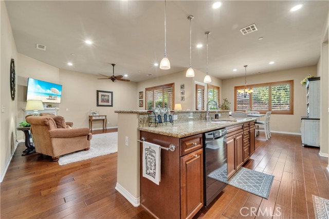 Detail Gallery Image 10 of 36 For 14006 Sandstone Peak, Bakersfield,  CA 93306 - 2 Beds | 2 Baths