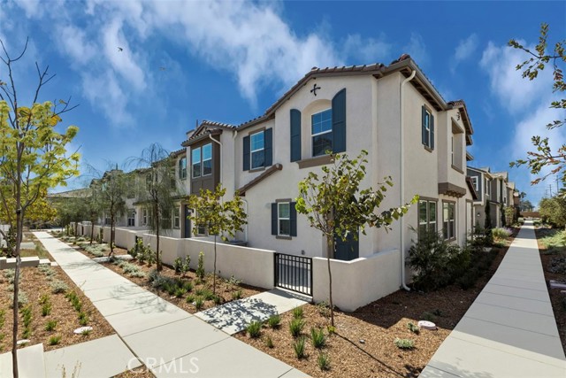 Detail Gallery Image 2 of 15 For 3957 E Carmel Privado, Ontario,  CA 91761 - 3 Beds | 2/1 Baths