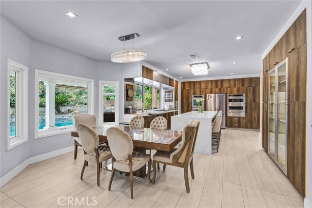 Detail Gallery Image 14 of 53 For 25432 Nottingham Ct, Laguna Hills,  CA 92653 - 5 Beds | 4/1 Baths