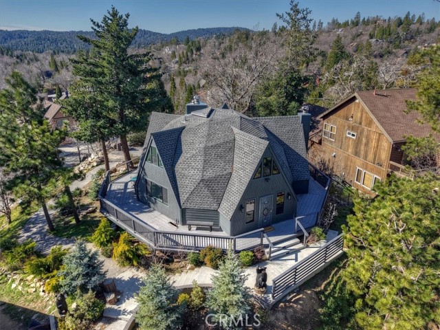 Detail Gallery Image 2 of 22 For 28131 Zermatt, Lake Arrowhead,  CA 92352 - 3 Beds | 2 Baths