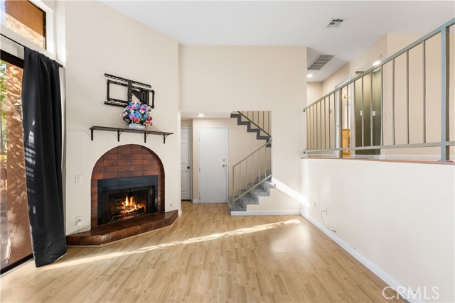 Detail Gallery Image 8 of 52 For 21054 Parthenia #11,  Canoga Park,  CA 91304 - 3 Beds | 3 Baths