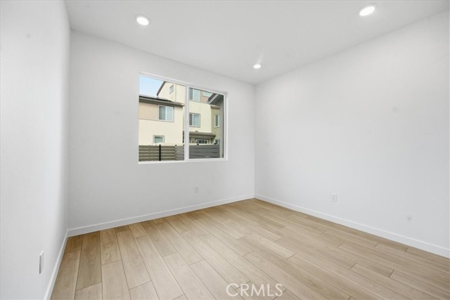 Detail Gallery Image 4 of 27 For 27341 Bear Creek Ln, Valencia,  CA 91381 - 3 Beds | 3/1 Baths