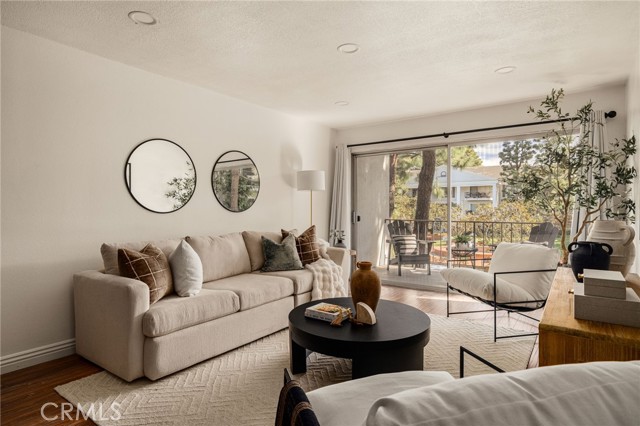 Detail Gallery Image 4 of 30 For 102 Scholz Plaza #239,  Newport Beach,  CA 92663 - 1 Beds | 1 Baths