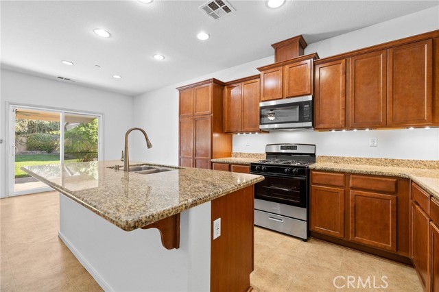 Detail Gallery Image 11 of 38 For 10700 Rainwater Ln, Bakersfield,  CA 93306 - 3 Beds | 2 Baths