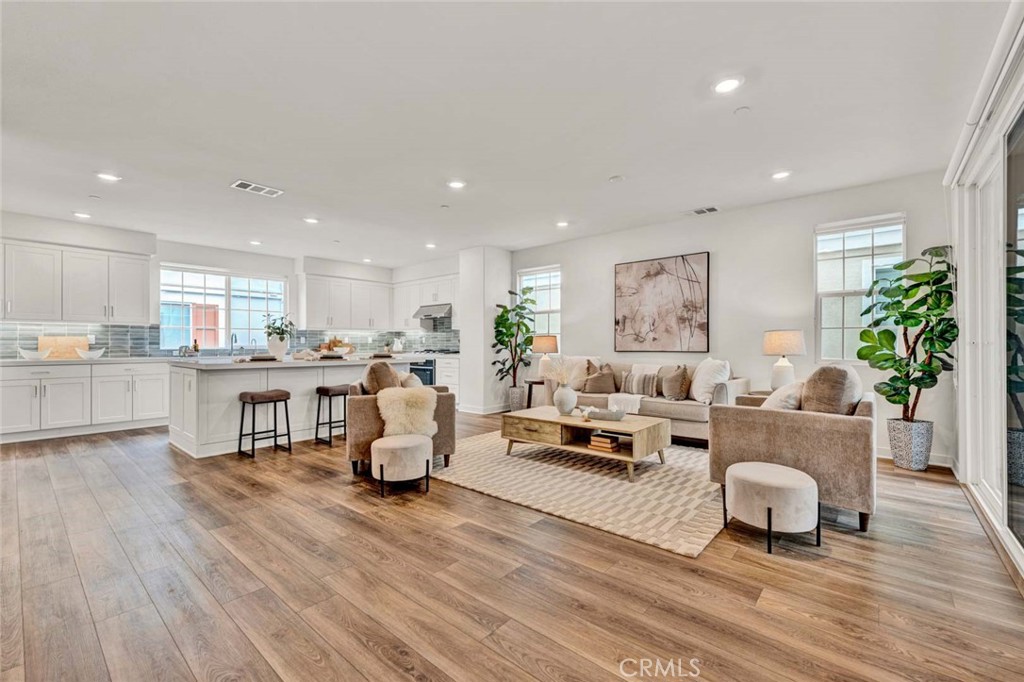 1070 N Anaheim Boulevard #1